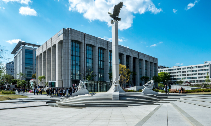 학교 급식실과 위생관리 이미지